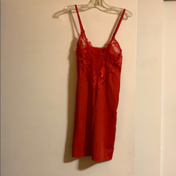 Red nightly - Picture 1 of 3